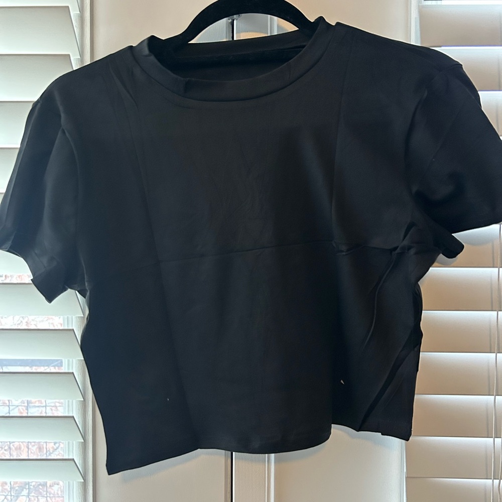 Black Crop with Short Sleeves